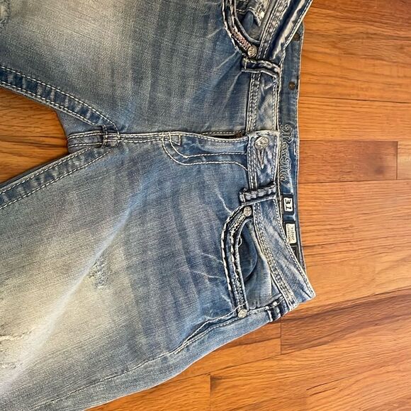 Miss Me Women’s Size 31 Cuffed Capri - Picture 3 of 10